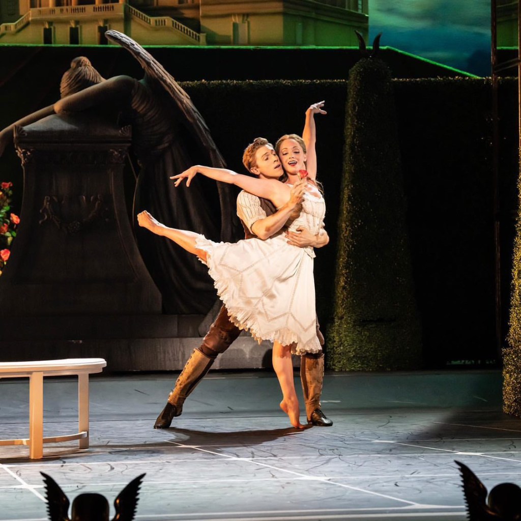 Professional dancers pas de deux